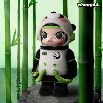 MEGA SPACE MOLLY 400% PANDA PVC Figure - Image 3
